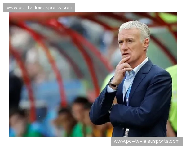 铁血乌克兰碰撞高卢雄鸡：这一场巅峰之战，谁才是真正的绿茵主宰？